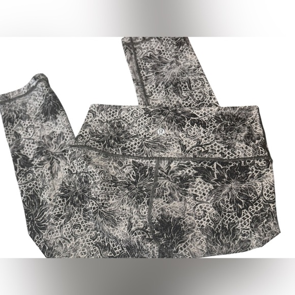 Lululemon Wunder Under Crop (High-Rise) *Full-On Luxtreme 21" - Picture 6 of 9